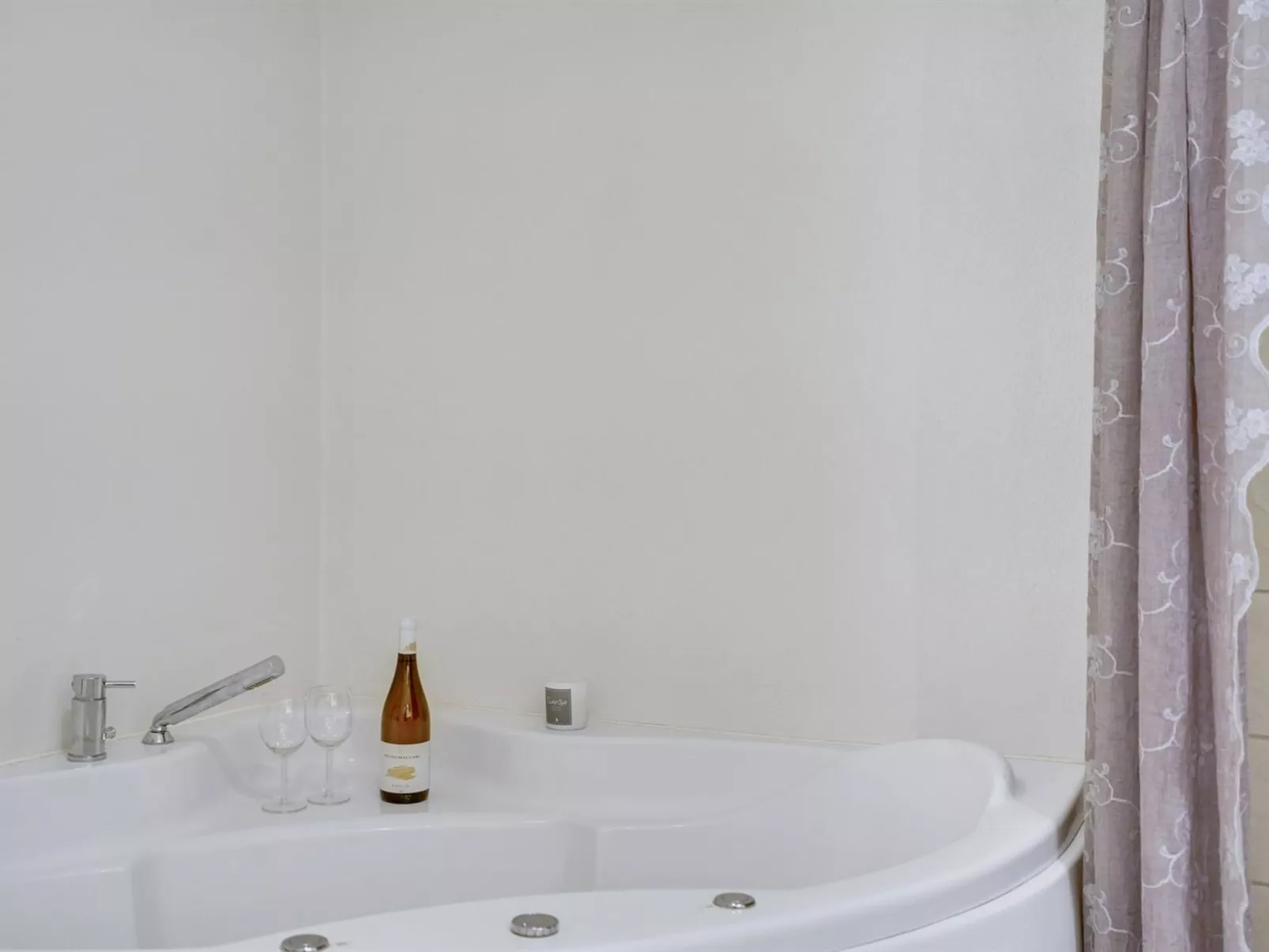 "Katharine" - 600m from the sea-Binnen