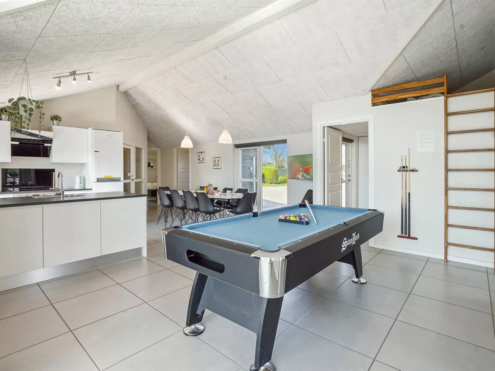 "Tenaya" - 200m from the sea-Binnen