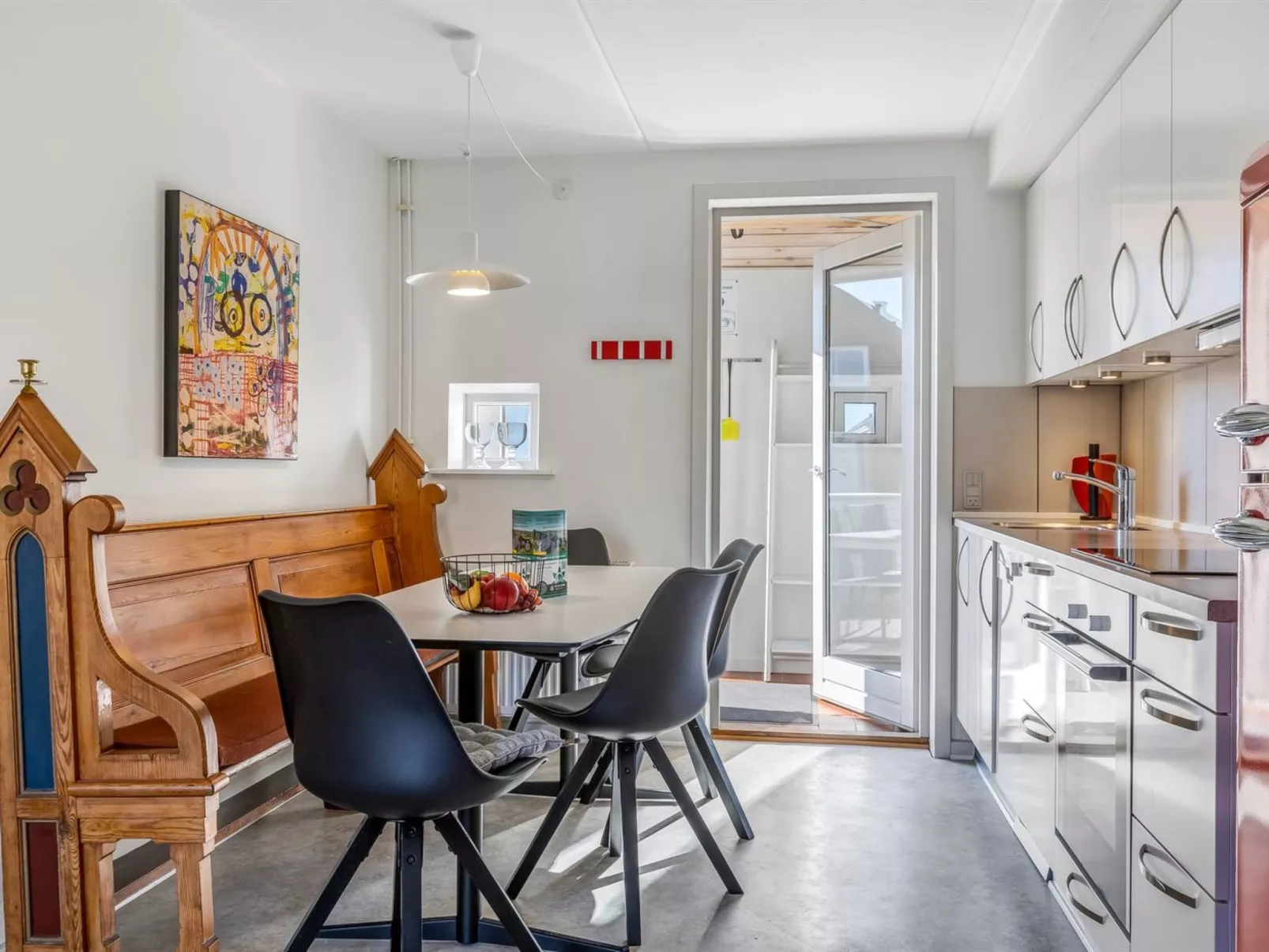 "Niilo" - 1.7km from the sea - Binnen