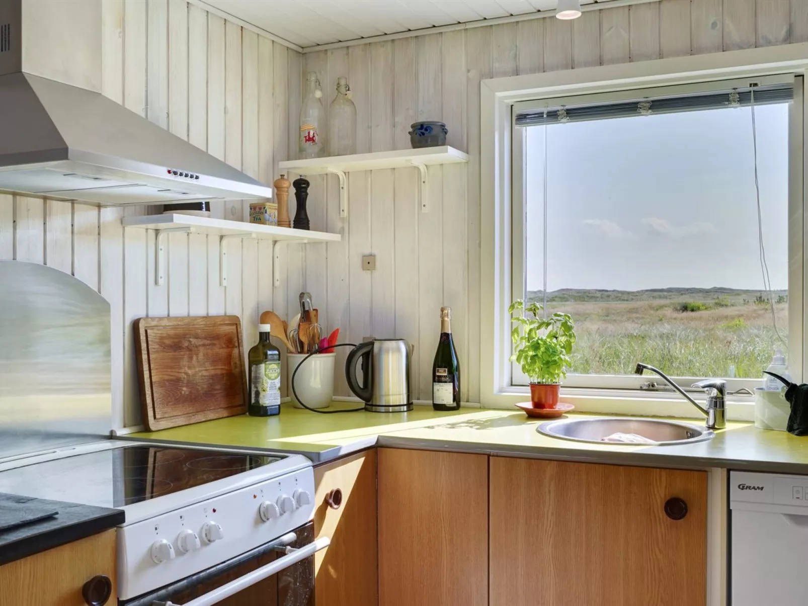 "Vuokko" - 400m from the sea-Binnen