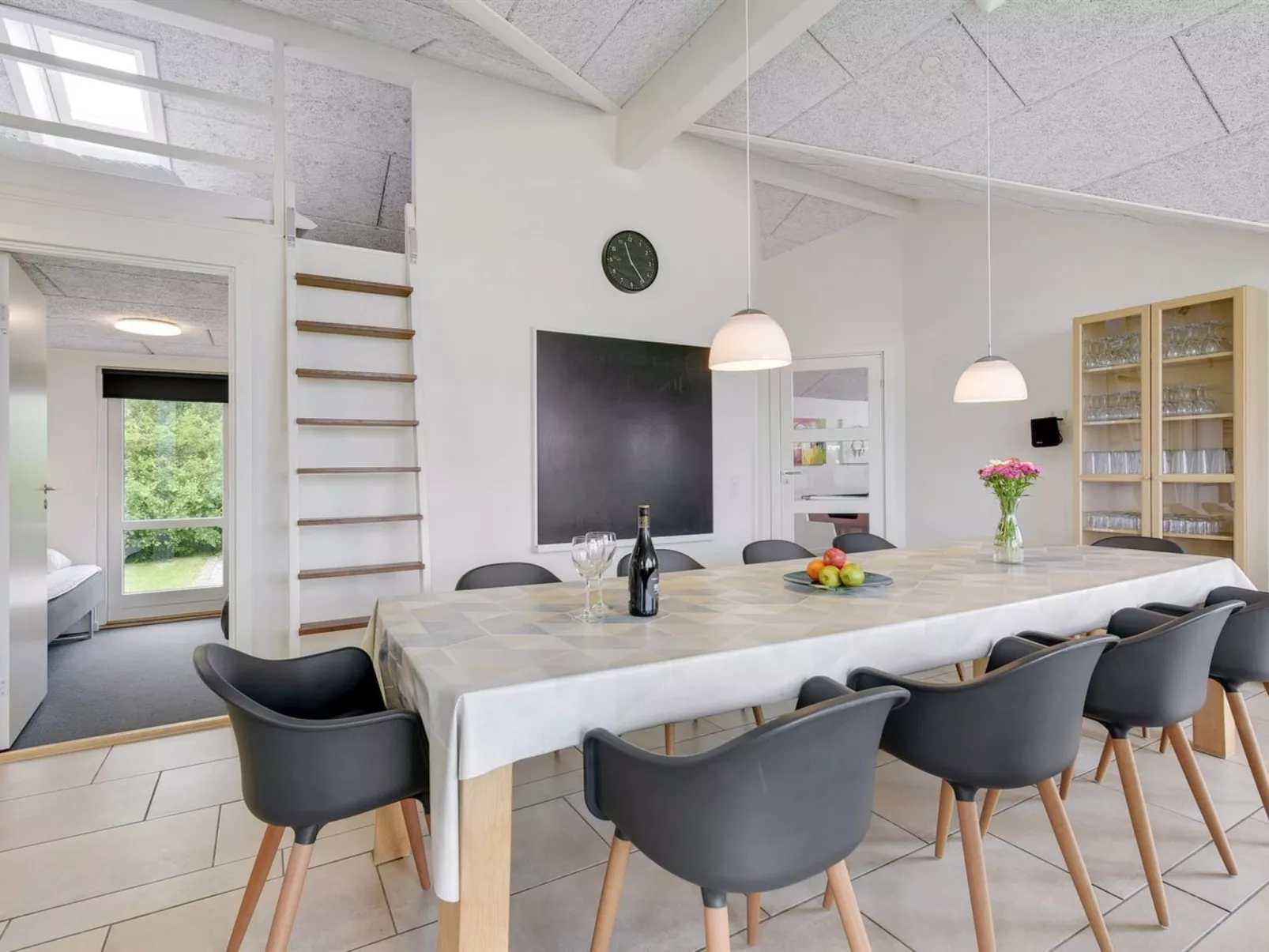 "Finja" - 500m from the sea-Binnen