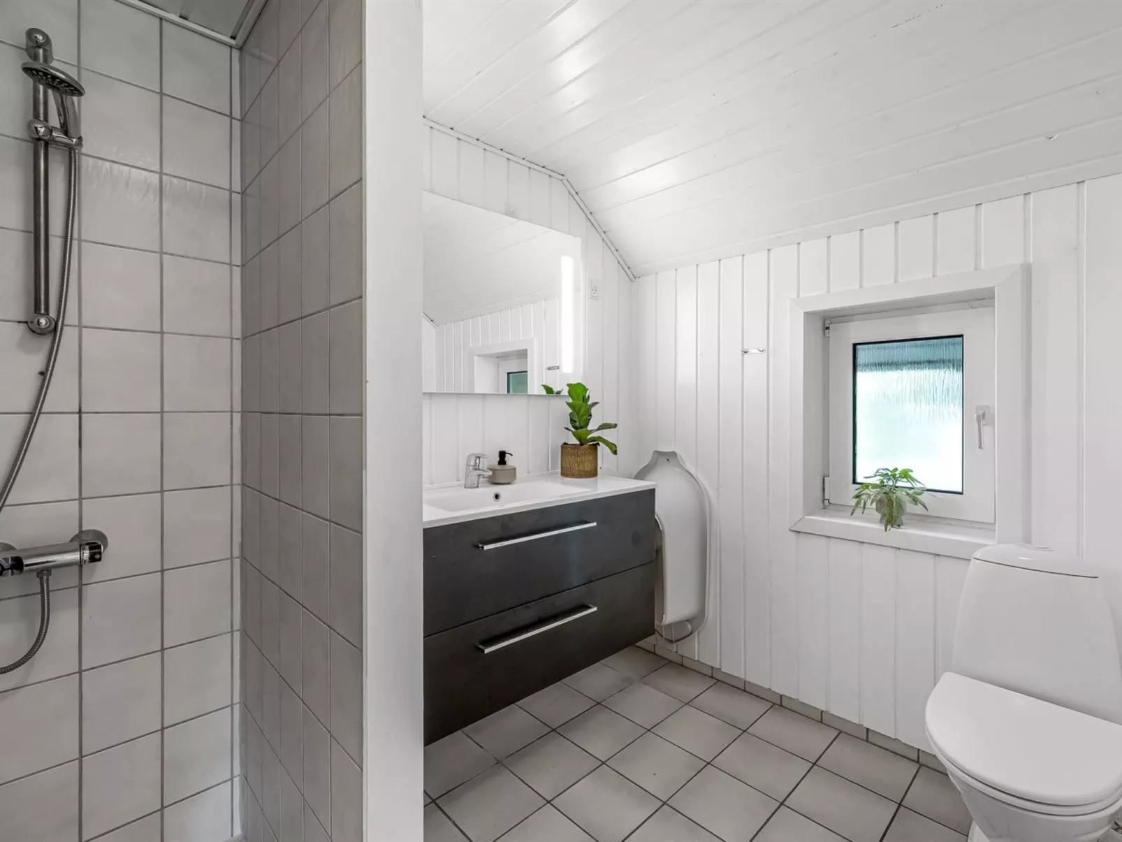 "Sylvi" - 1.7km from the sea-Binnen