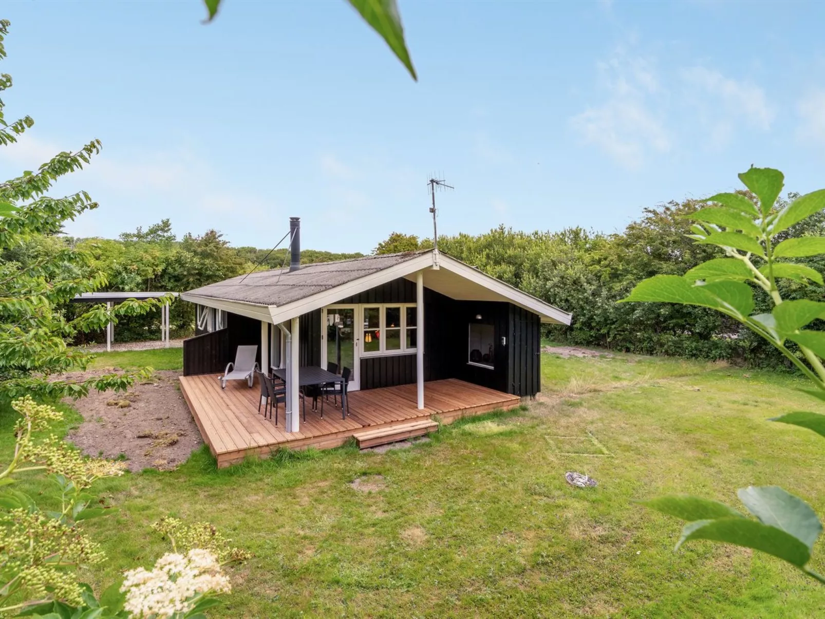 "Dali" - 400m to the fjord-Buiten