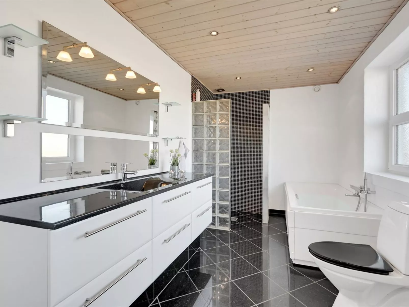 "Bibbi" - 20m to the fjord-Binnen