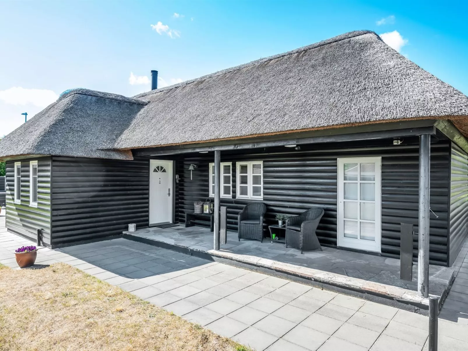 "Aila" - 1.4km from the sea-Buiten