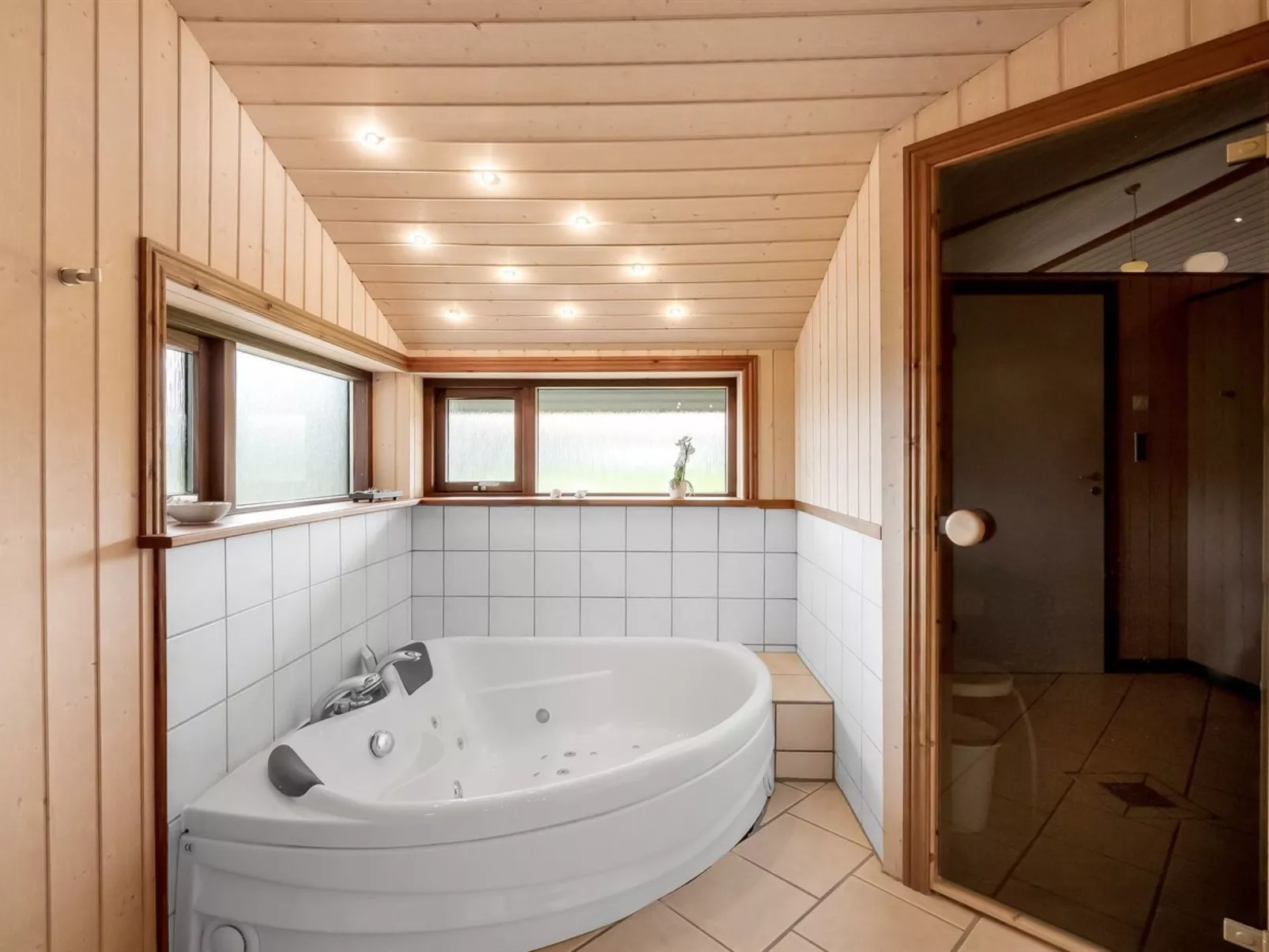 "Malila" - 400m to the fjord-Binnen