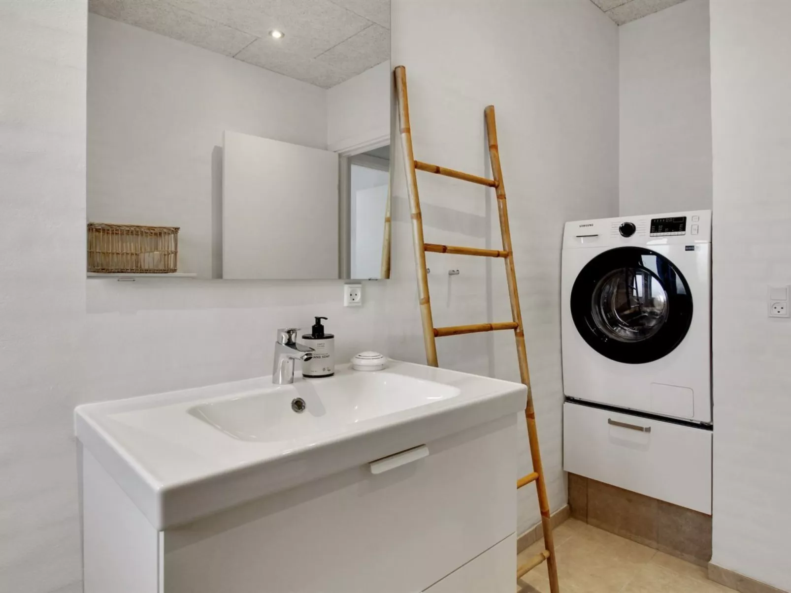 "Klaudius" - 2km from the sea-Binnen