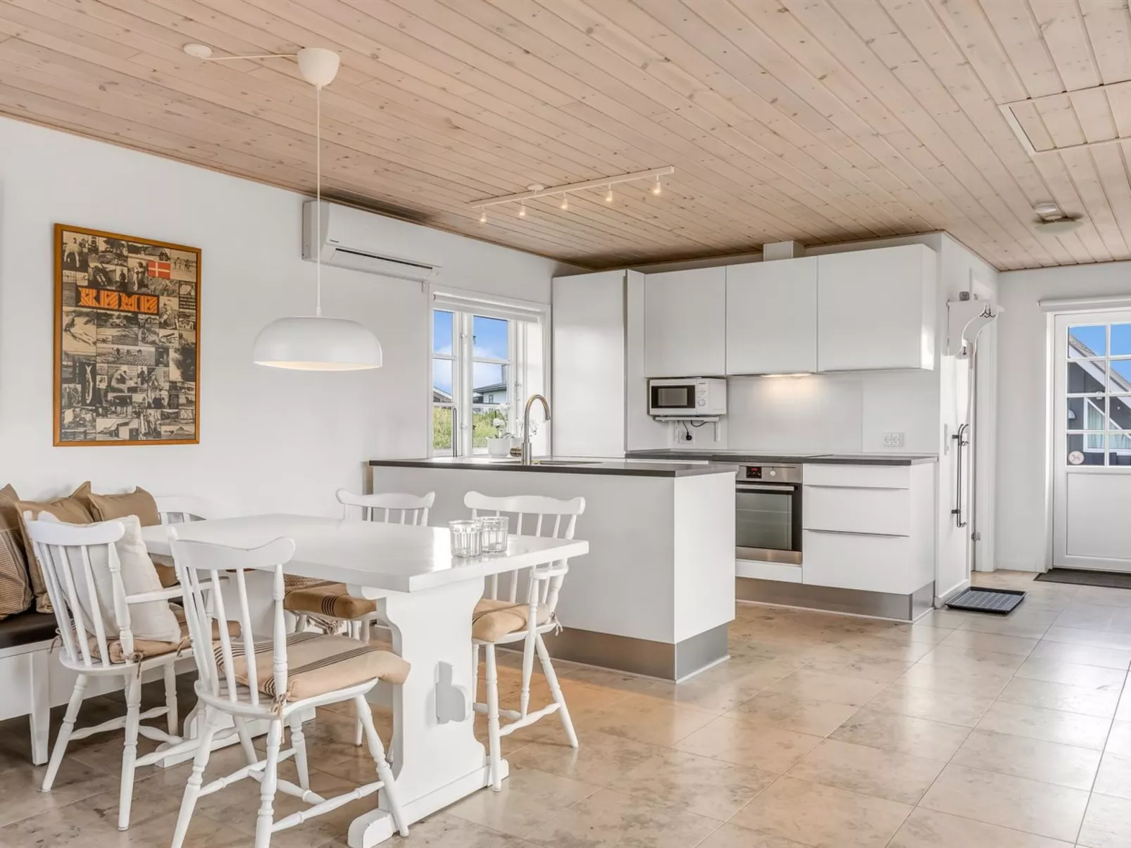 "Mikka" - 450m from the sea-Binnen