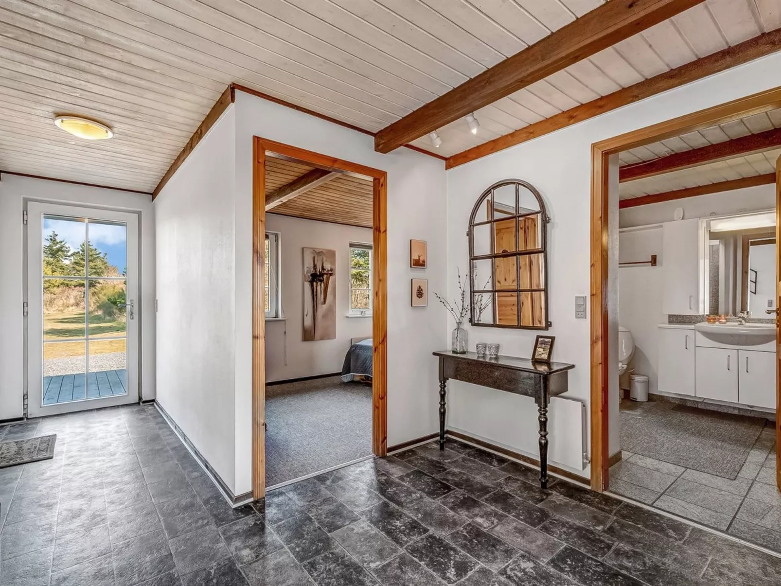 "Bjart" - 50m to the fjord-Binnen