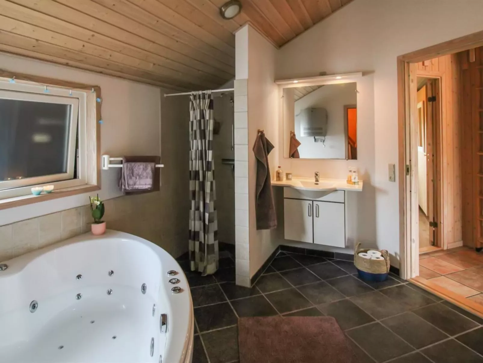 "Ulrikke" - 12km from the sea-Binnen