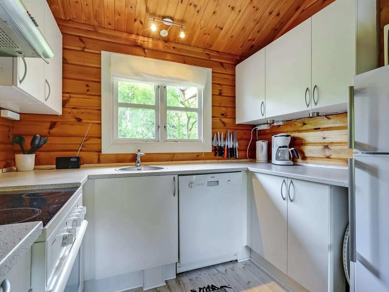 "Ernestine" - 500m to the fjord-Binnen