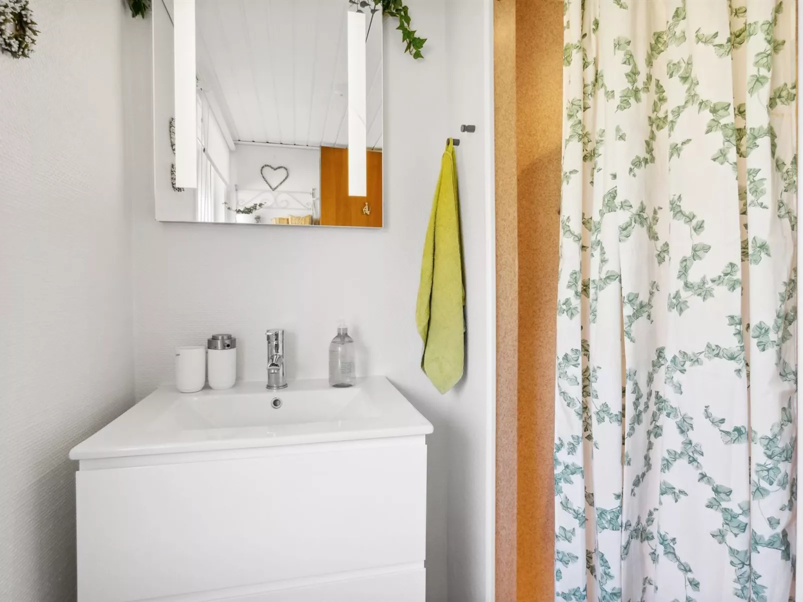 "Hellevi" -  from the sea-Binnen