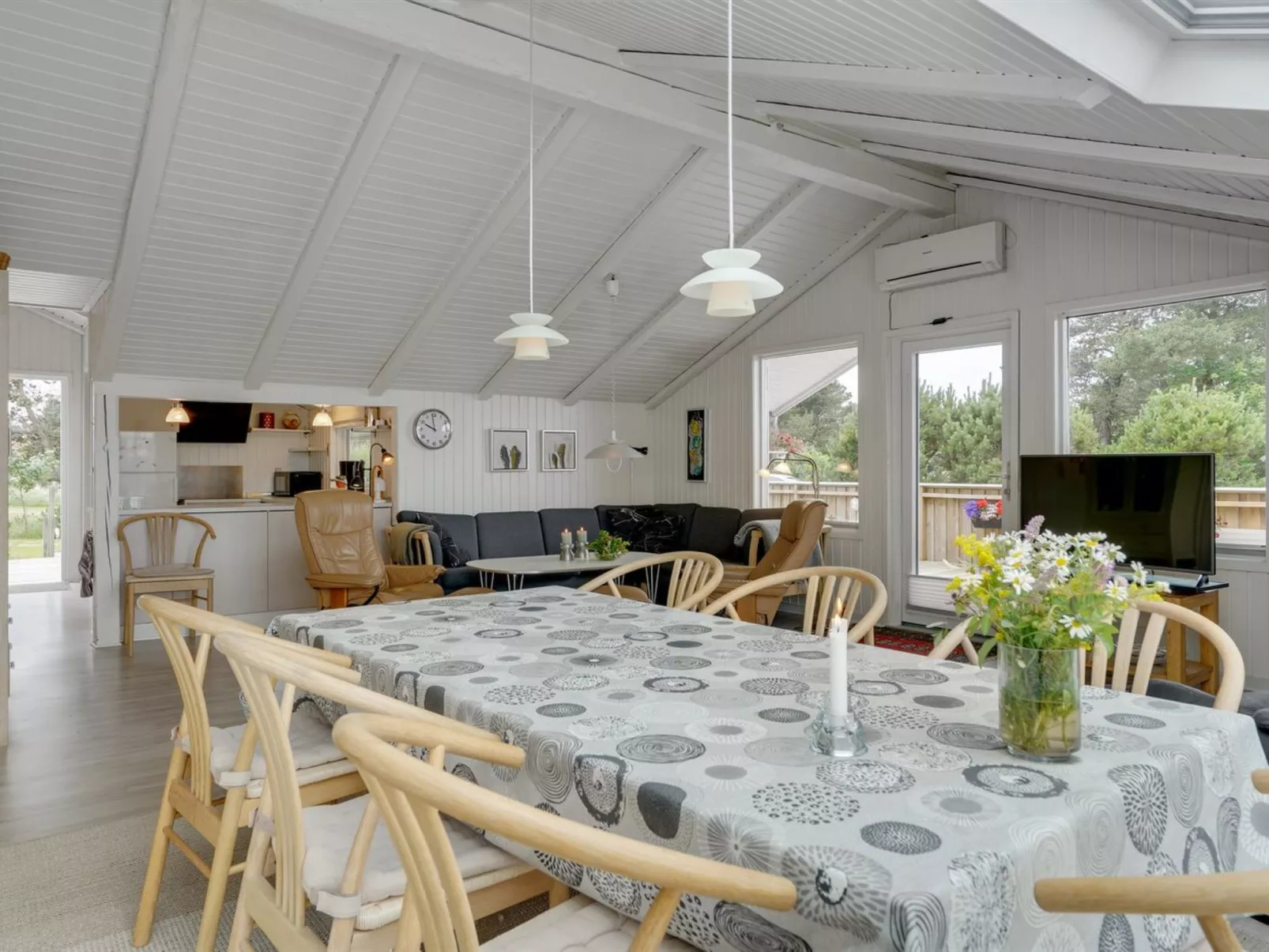 "Arlette" - 1.8km from the sea-Binnen