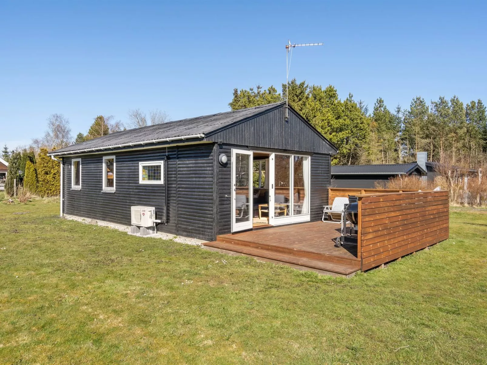 "Julla" - 1.5km from the sea-Buiten