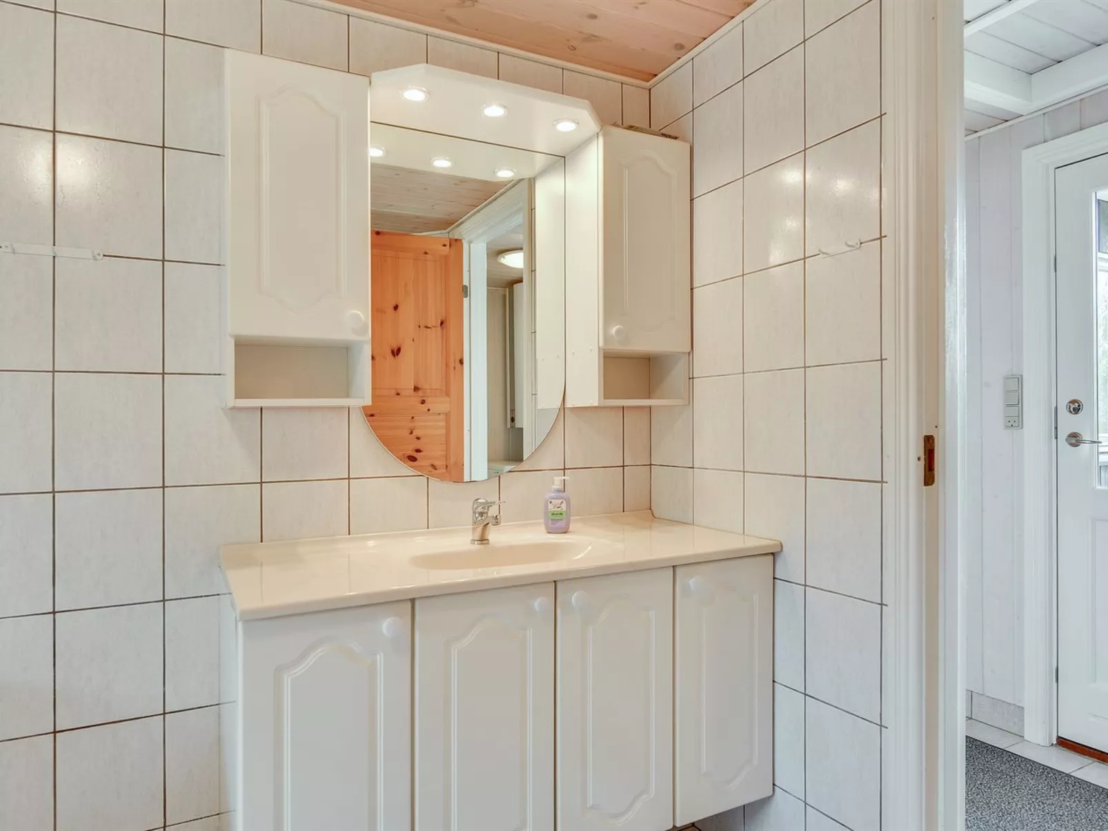 "Hildegarde" - 900m from the sea-Binnen