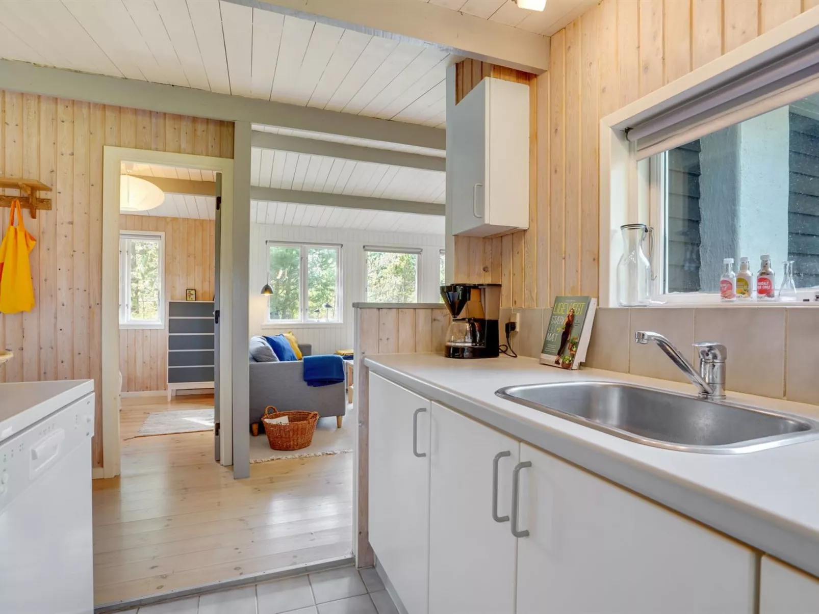 "Pilvi" -  from the sea-Binnen