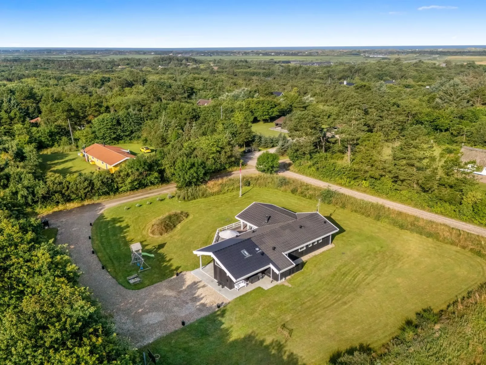 "Sviðandi" - 1.5km from the sea-Buiten