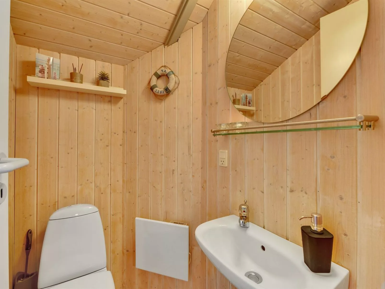 "Durita" - 600m to the fjord-Binnen