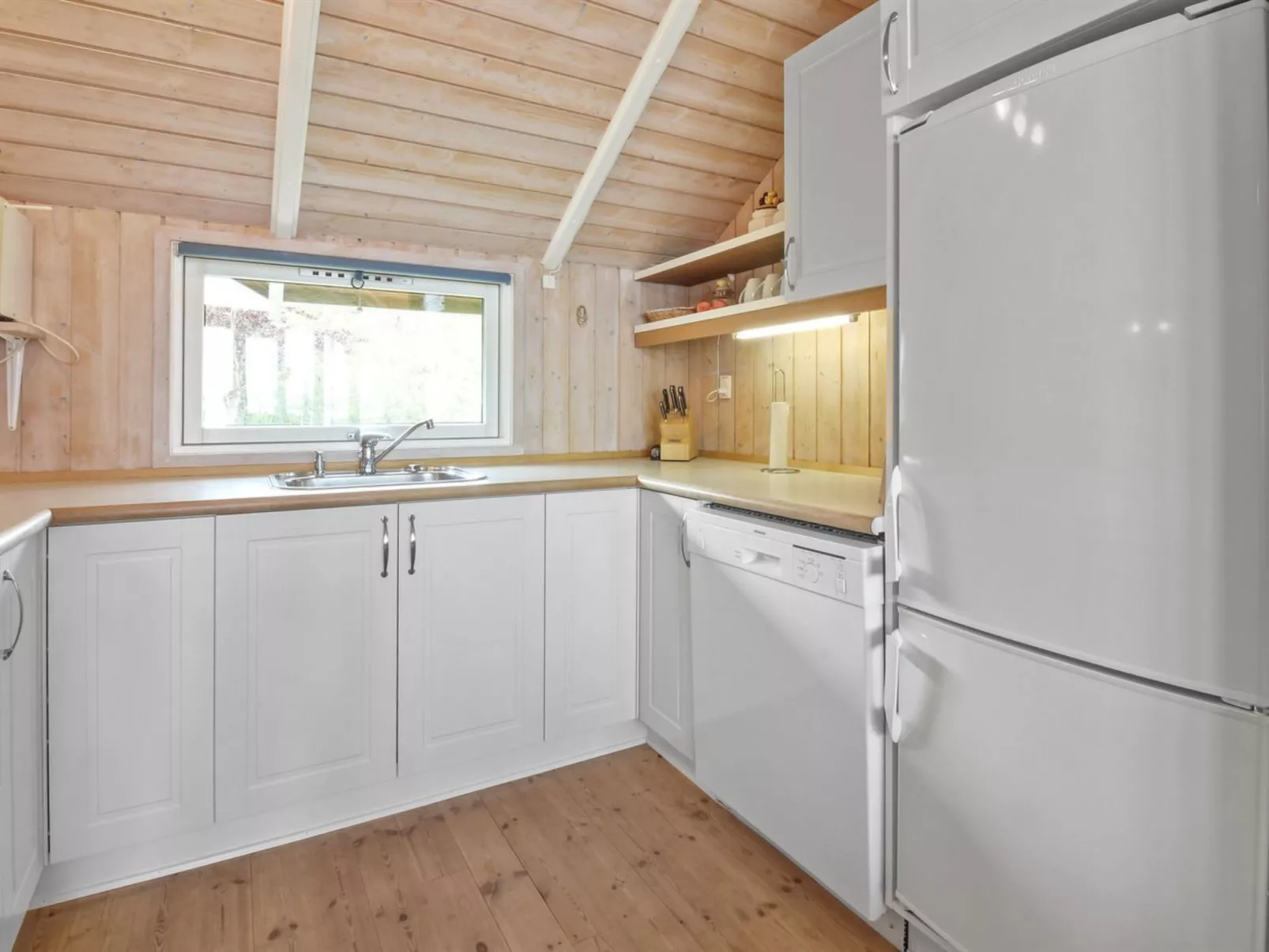 "Pirkka" - 50m to the fjord-Binnen