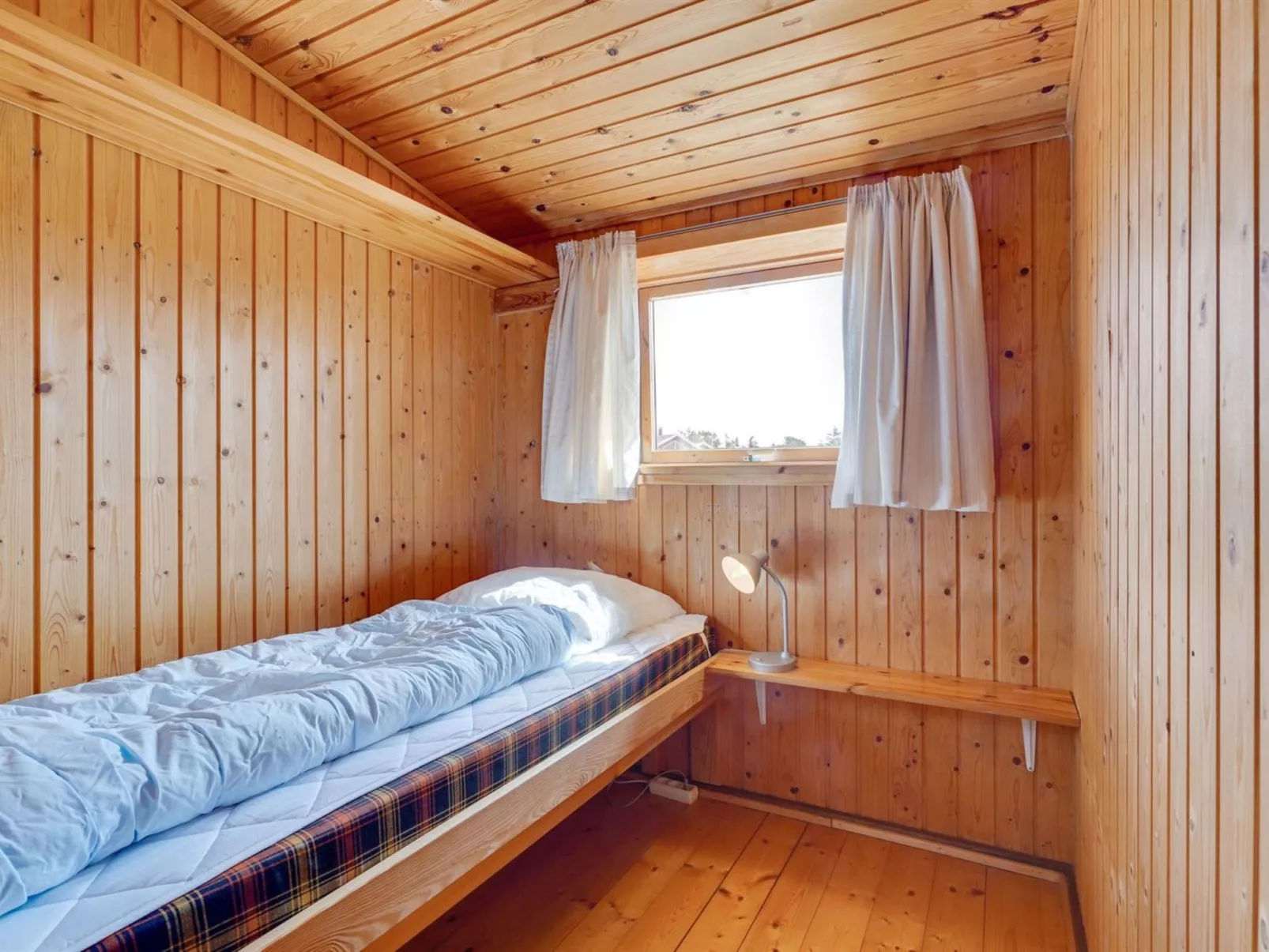 "Suki" - 650m from the sea-Binnen