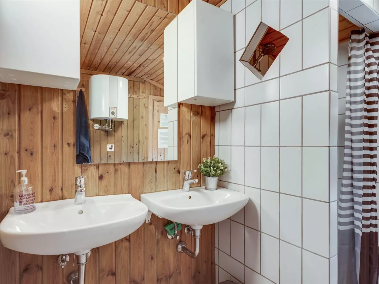 "Biarni" - 300m from the sea-Binnen