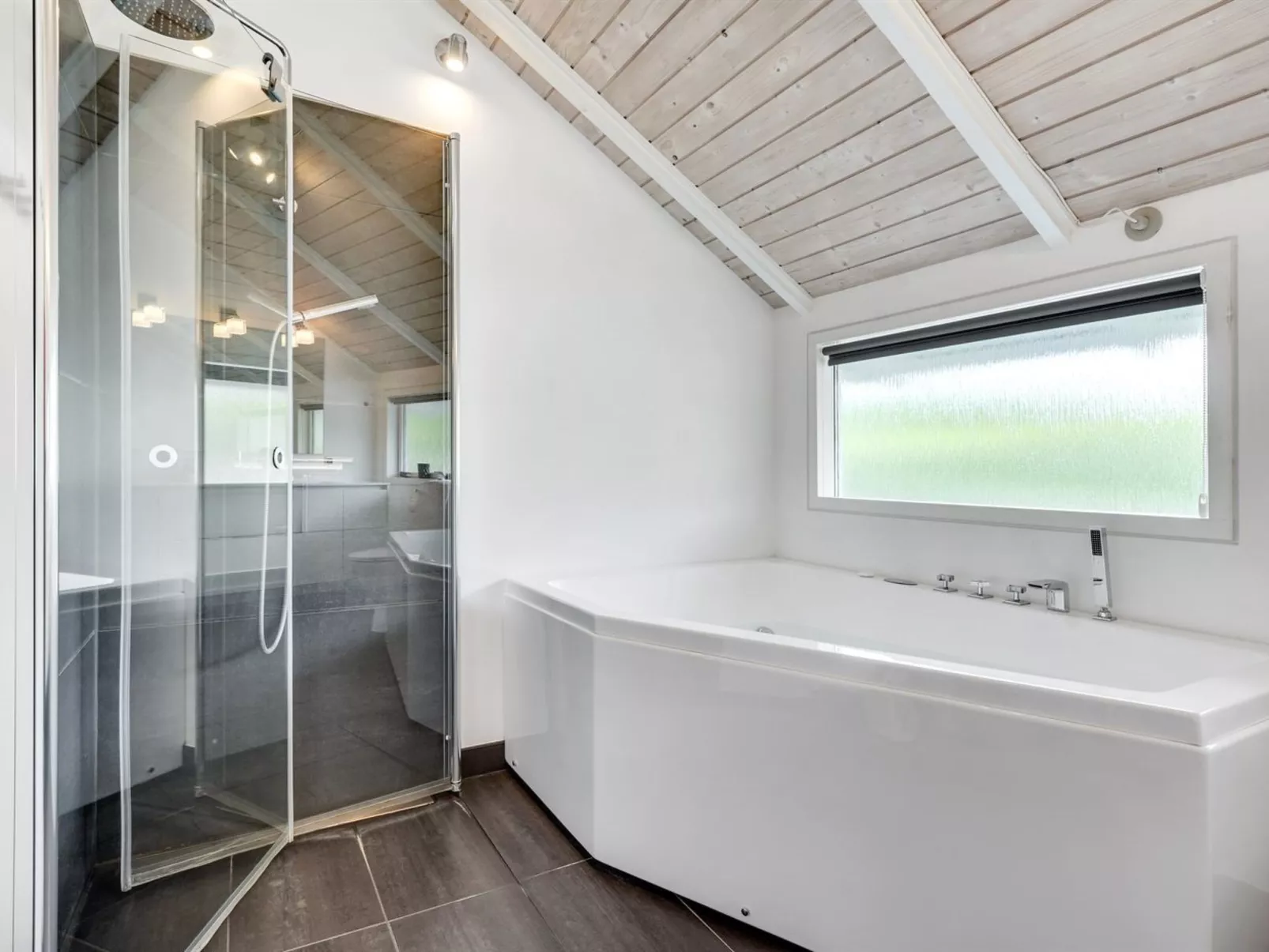 "Annvy" - 200m from the sea-Binnen