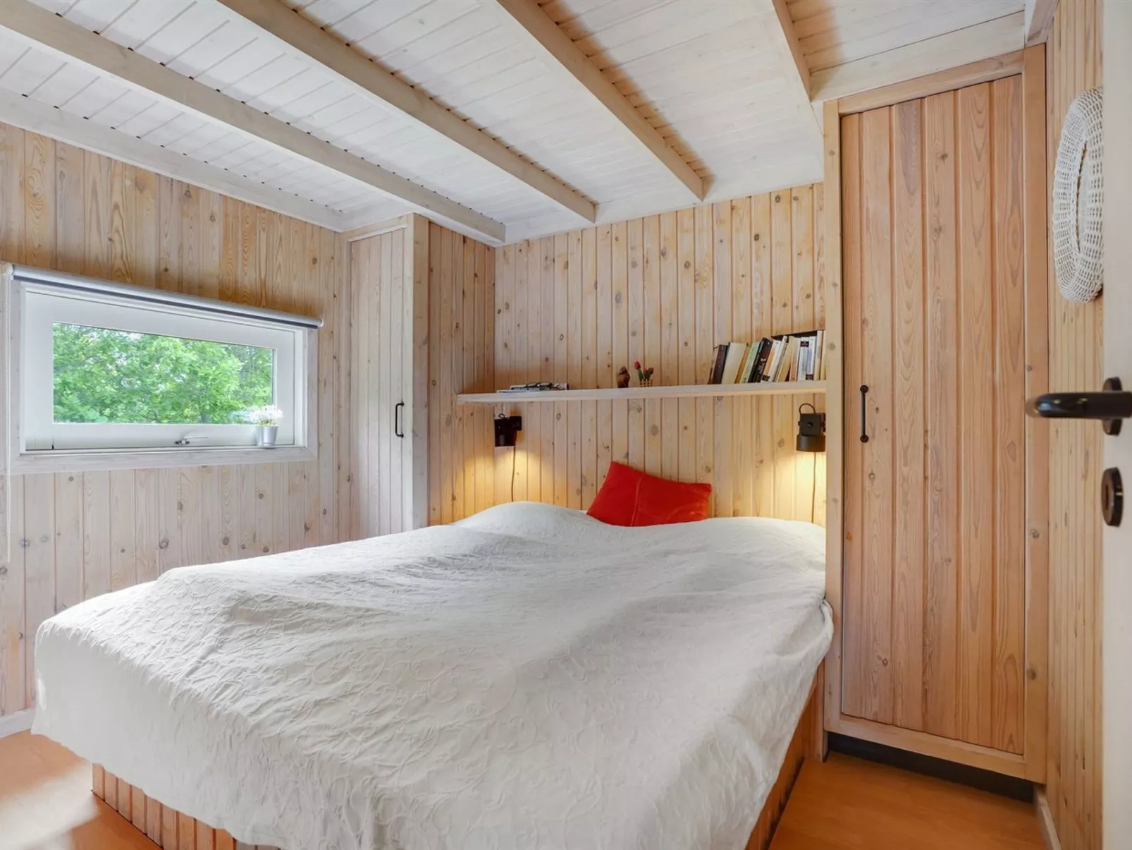 "Evan" - 1.3km from the sea-Binnen