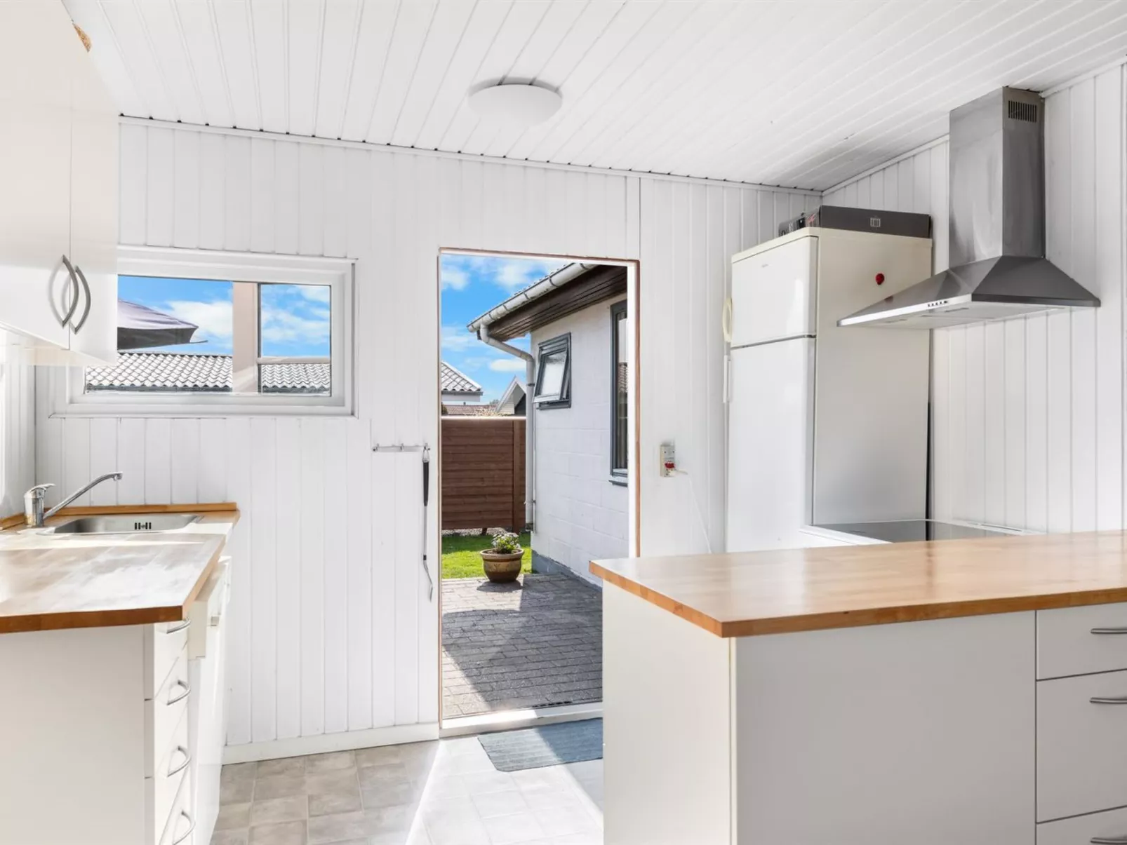 "Neea" - 40m from the sea-Binnen