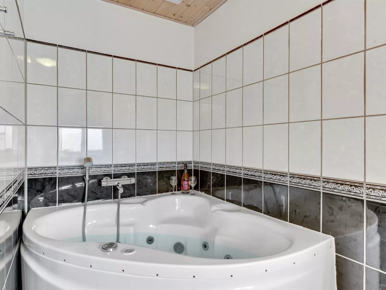 "Karmen" - 300m to the fjord-Binnen