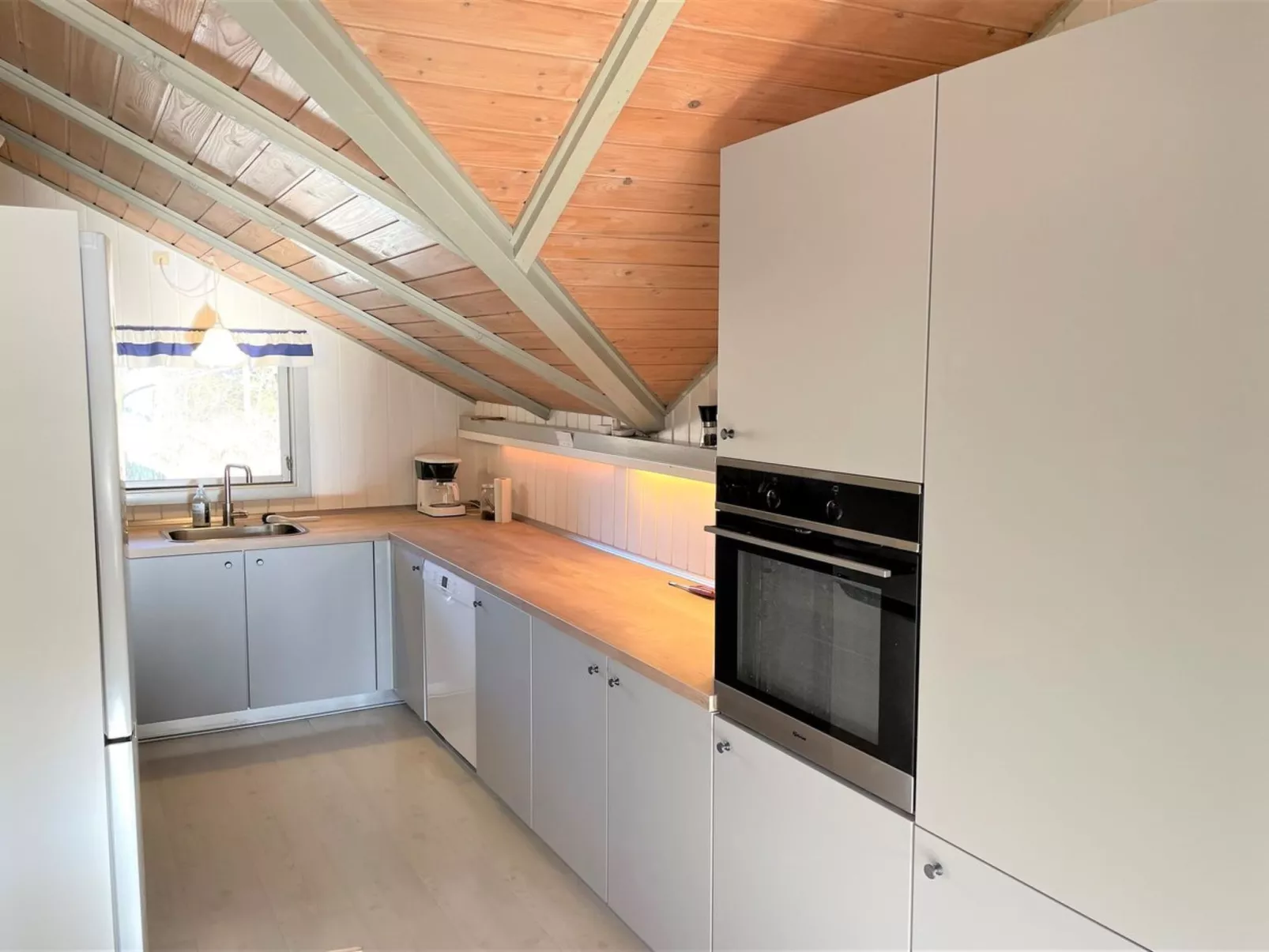 "Erly" - 500m from the sea-Binnen