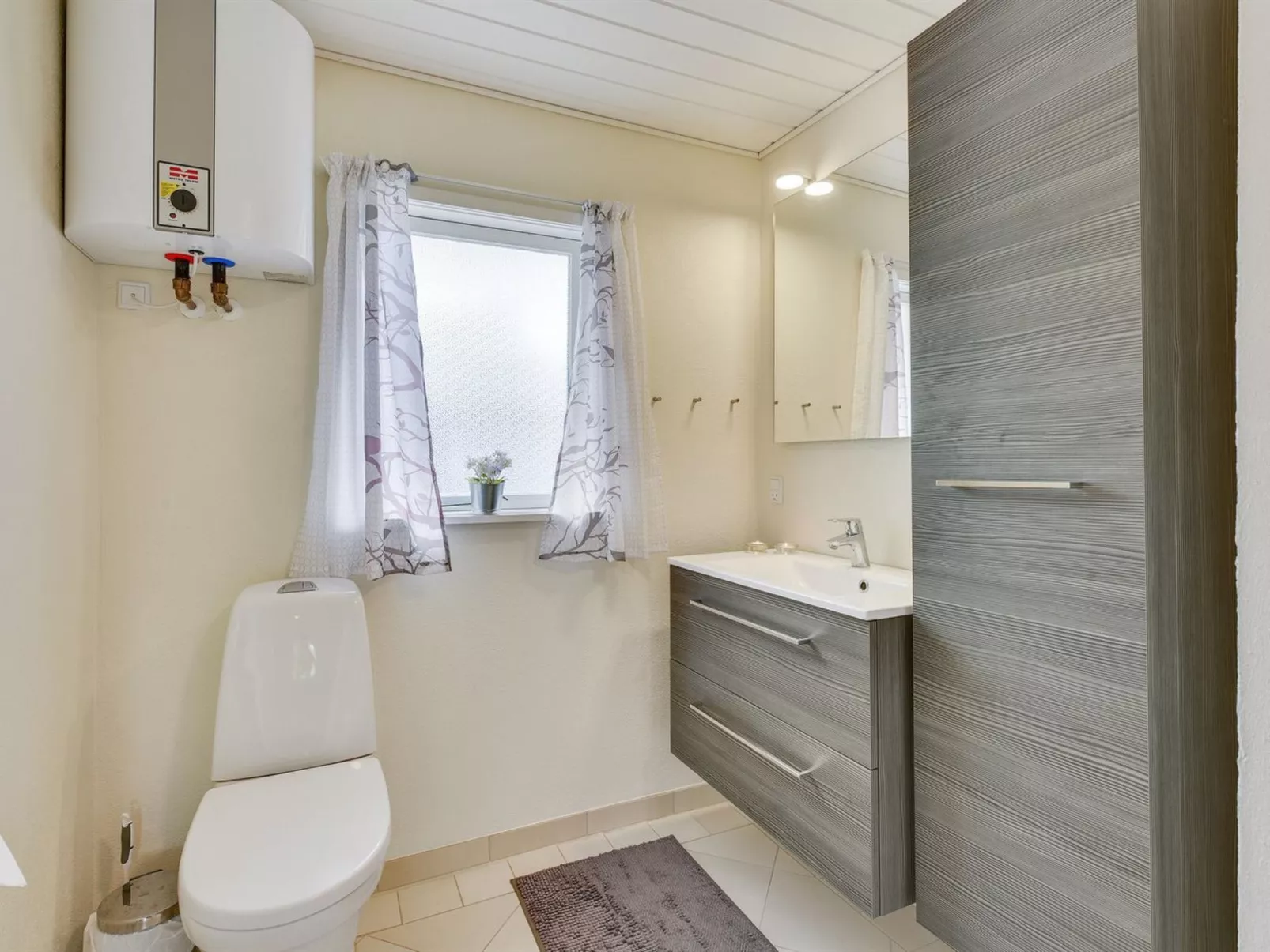 "Elizabeth" - 400m to the fjord-Binnen