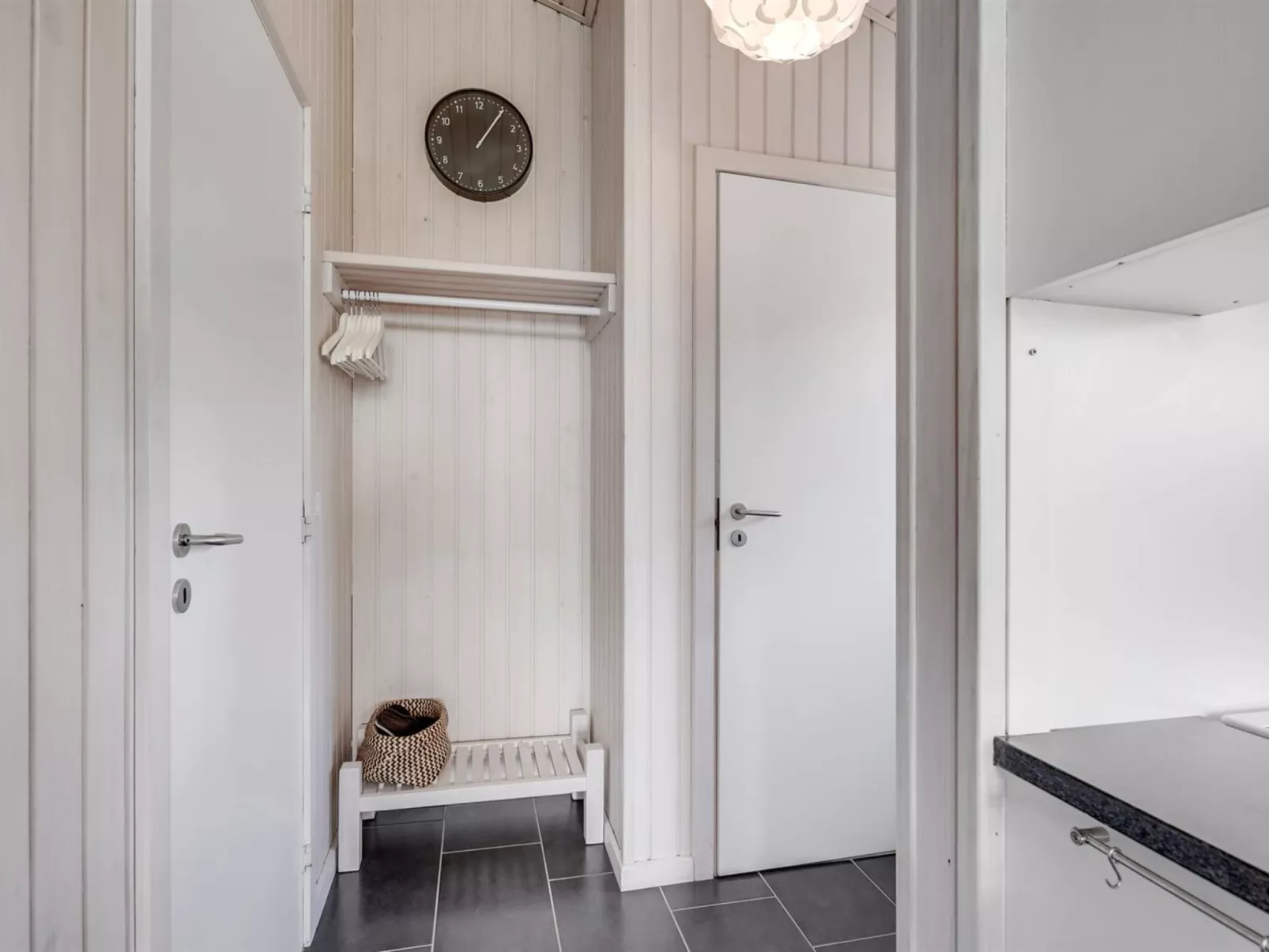 "Driss" - 500m from the sea-Binnen