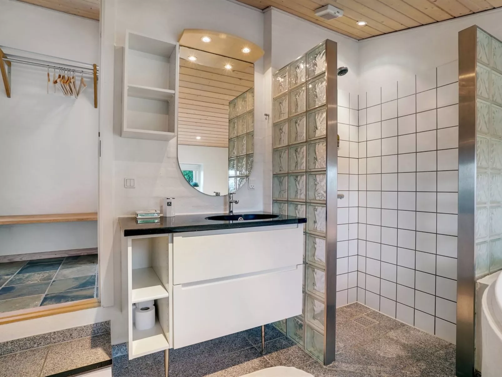 "Josten" - 500m from the sea-Binnen