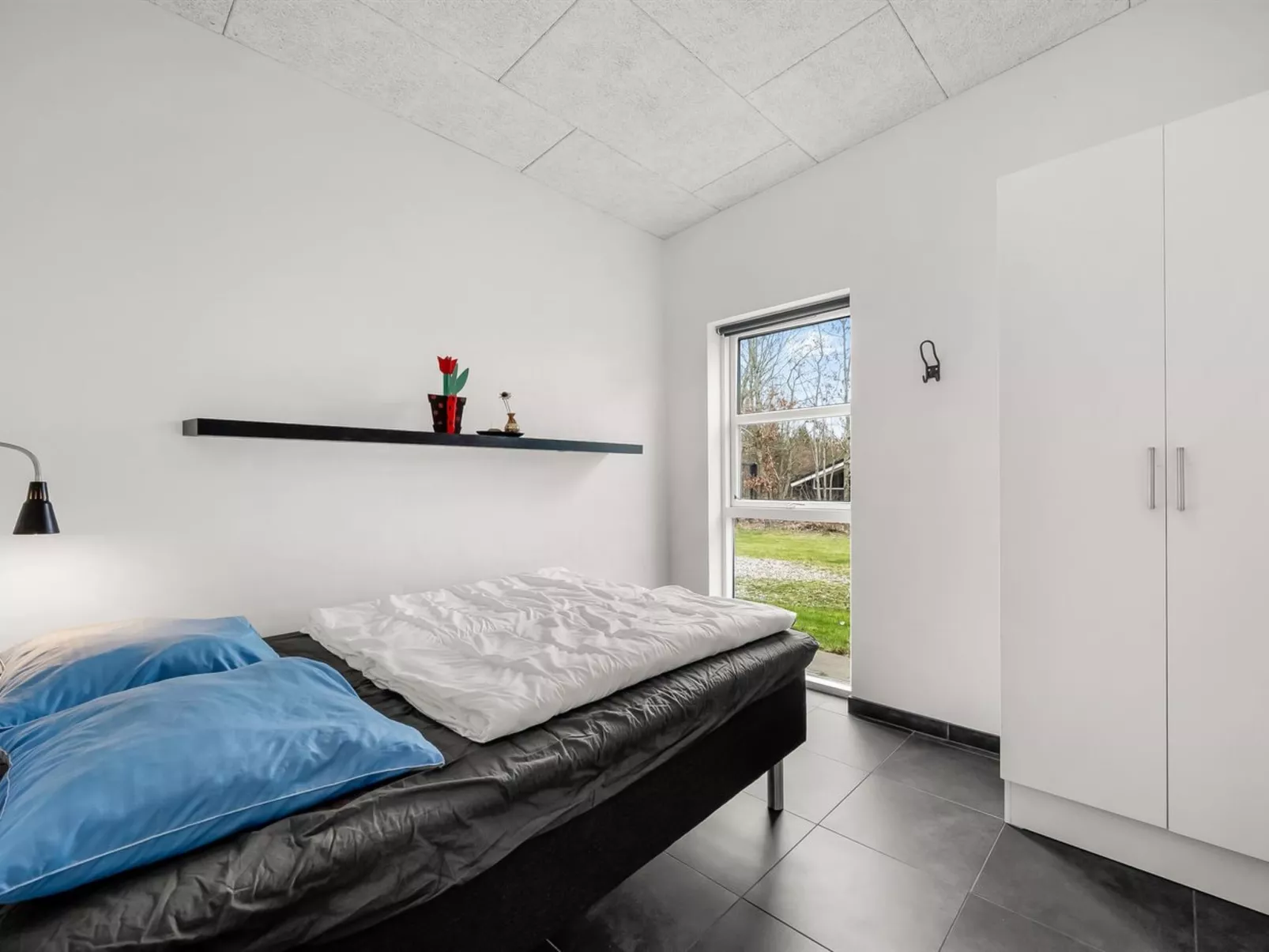 "Jarven" - 500m to the fjord-Binnen