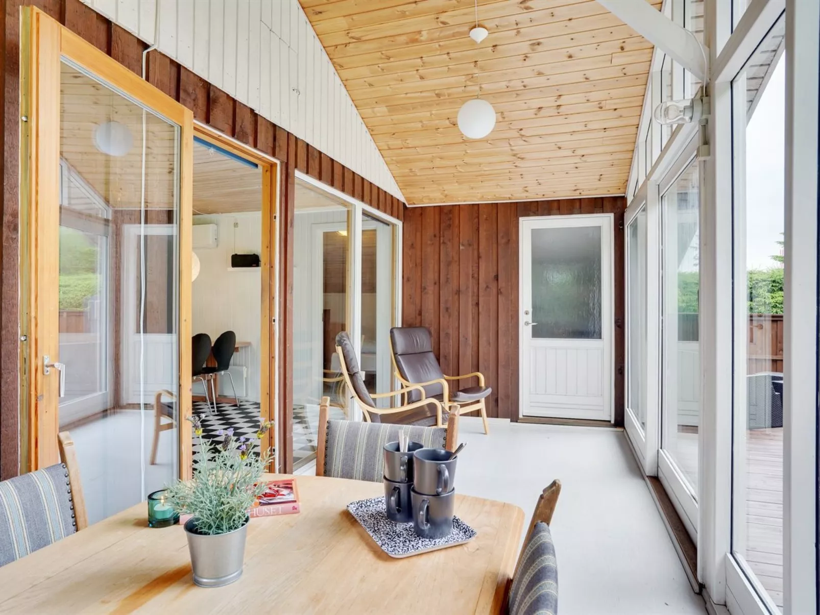 "Soraya" - 700m to the fjord-Binnen