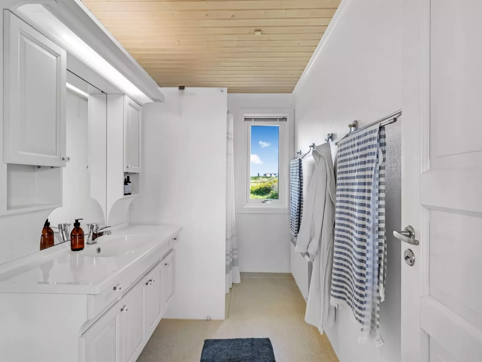 "Aise" - 75m from the sea-Binnen