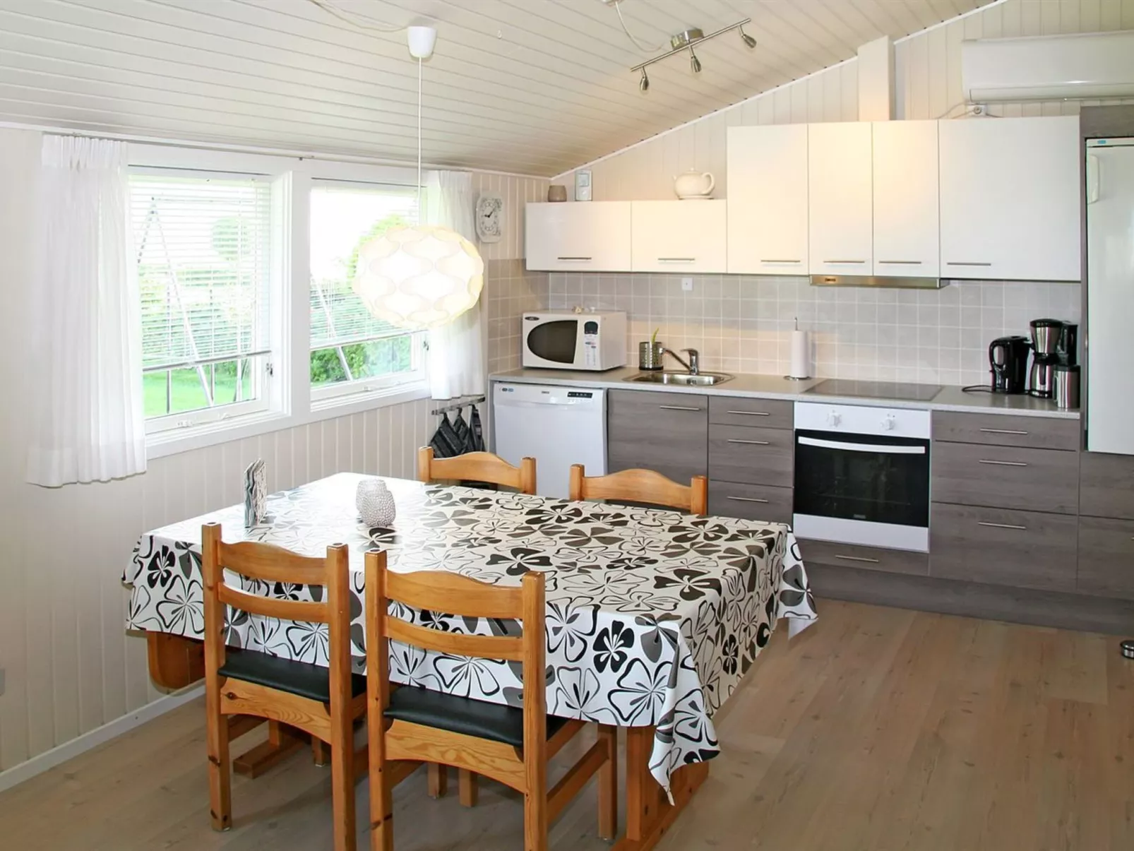 "Ilya" - 90m to the fjord-Binnen