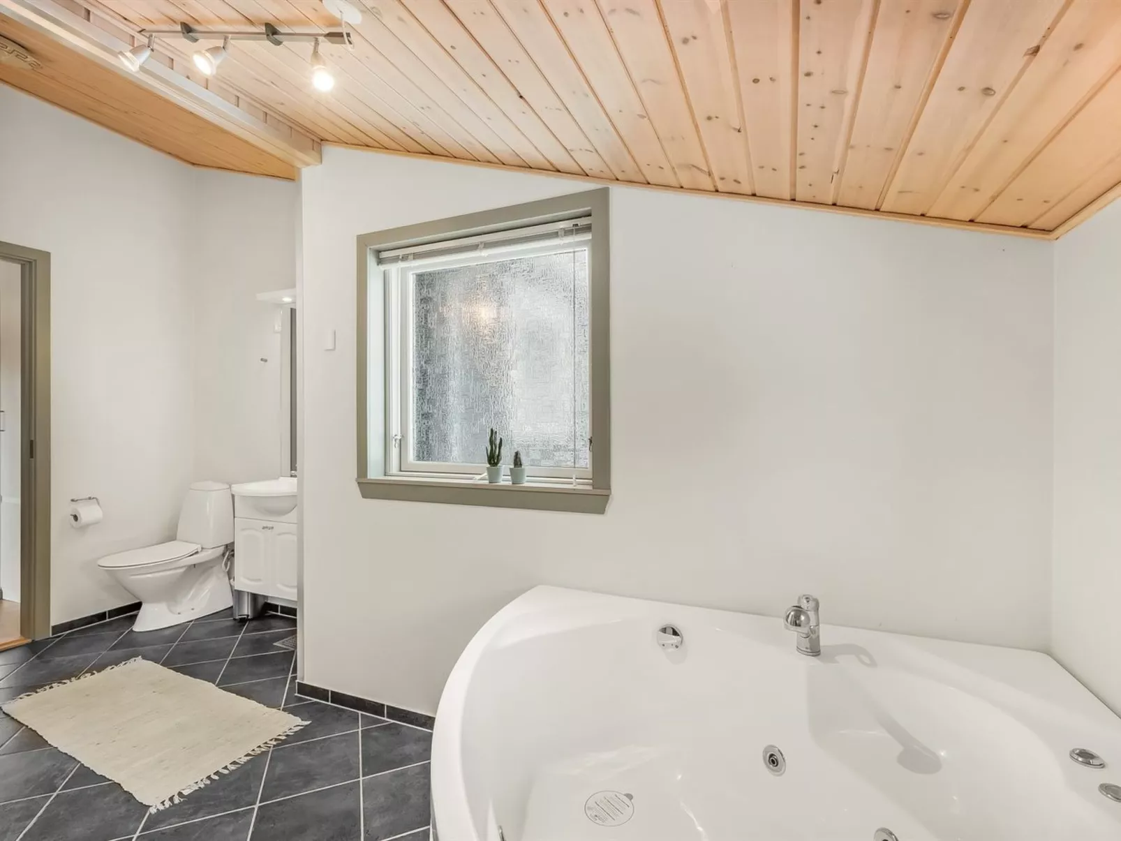 "Kai" - 500m to the fjord-Binnen