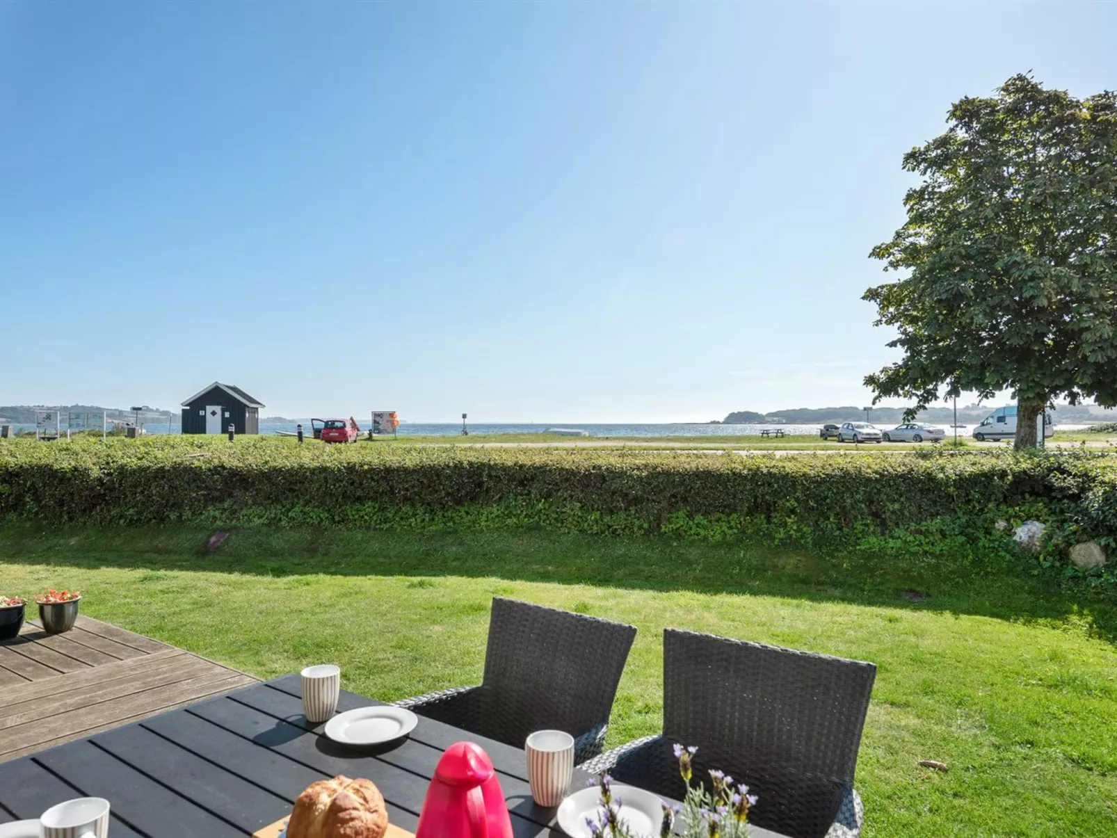 "Katrina" - 50m to the fjord-Buiten