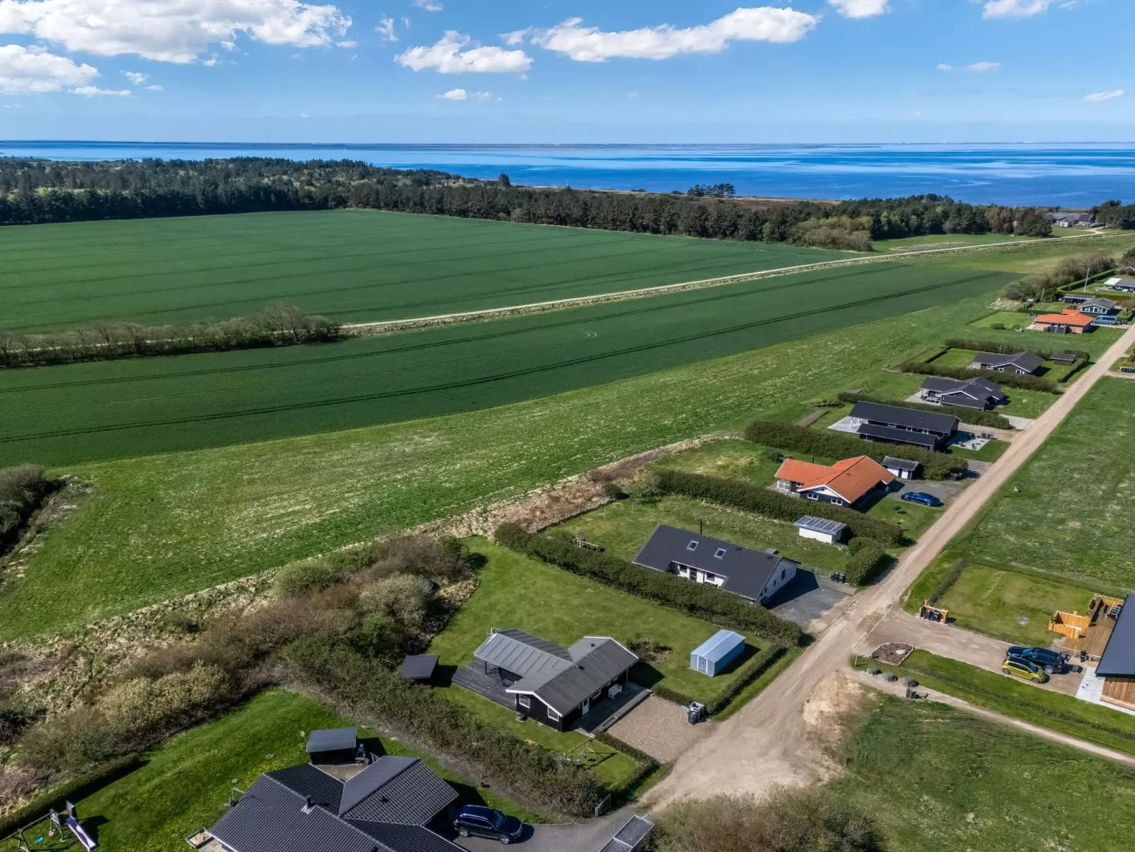 "Holm" - 700m to the fjord-Buiten