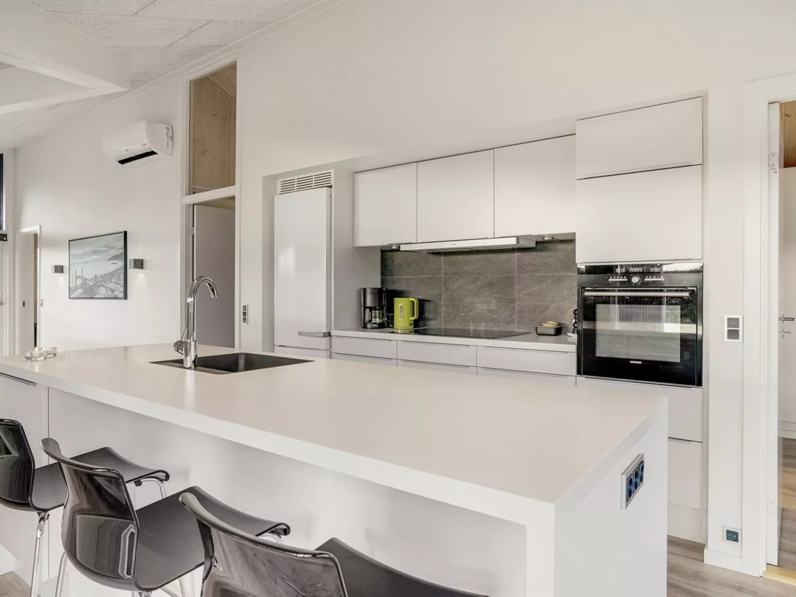 "Danila" - 600m from the sea-Binnen