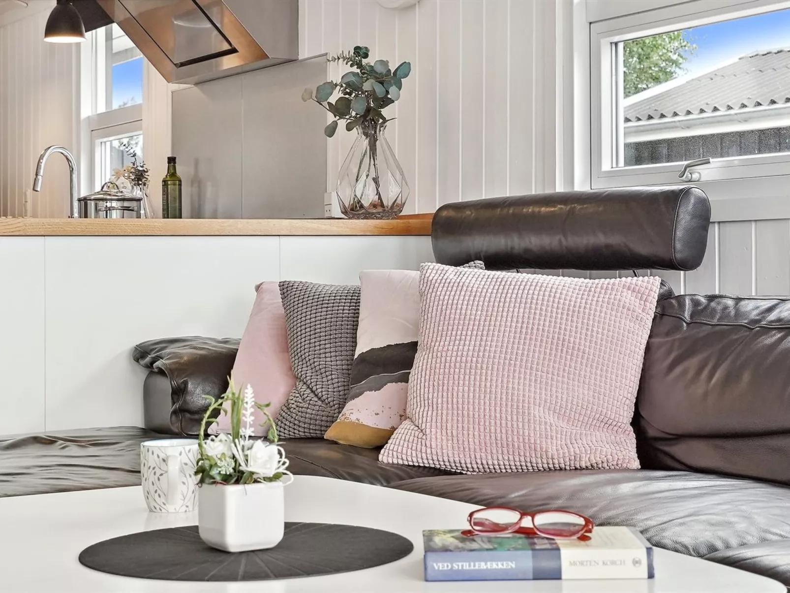 "Sylvi" - 750m from the sea-Binnen