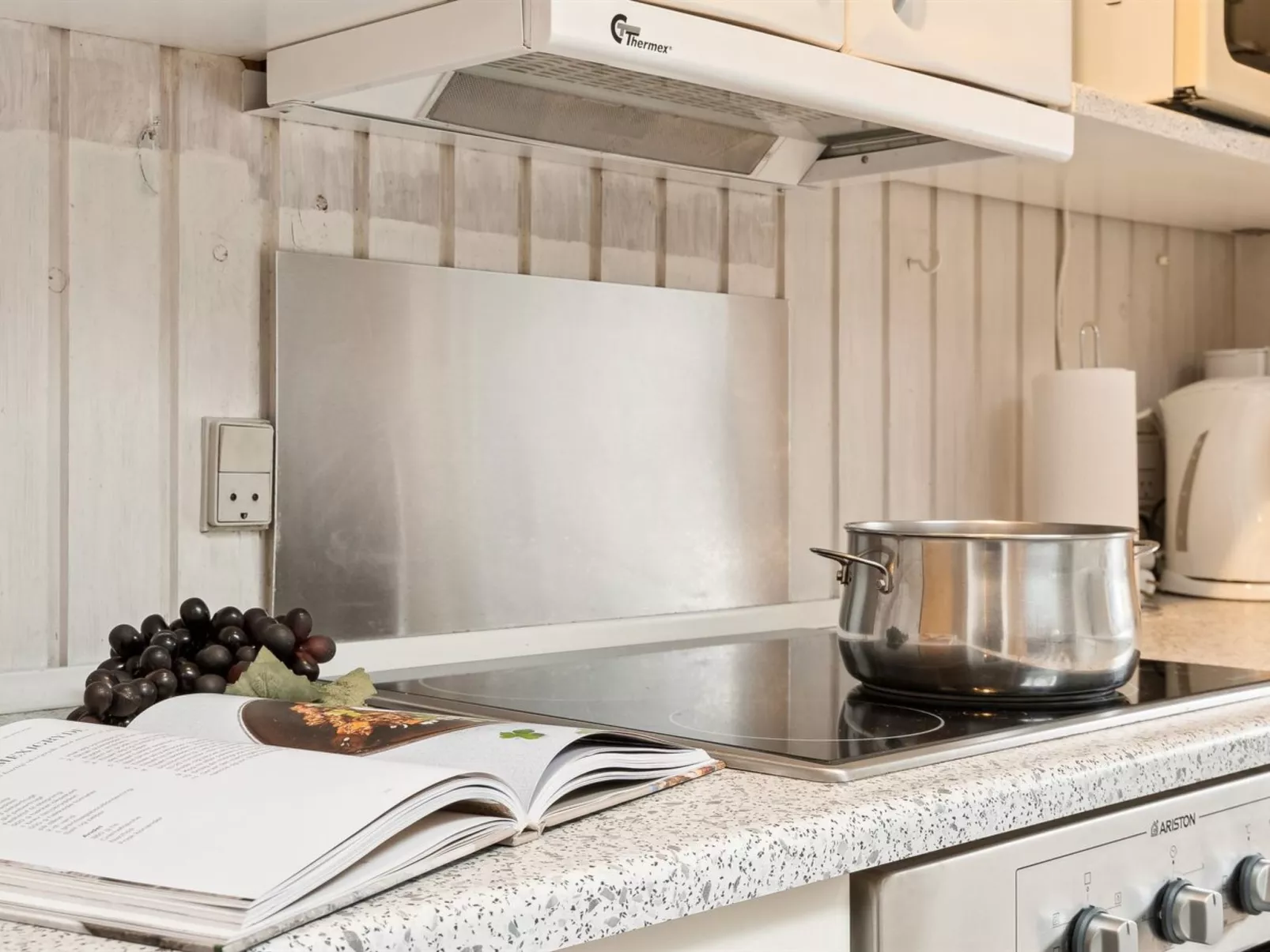 "Alrun" - 150m from the sea-Binnen