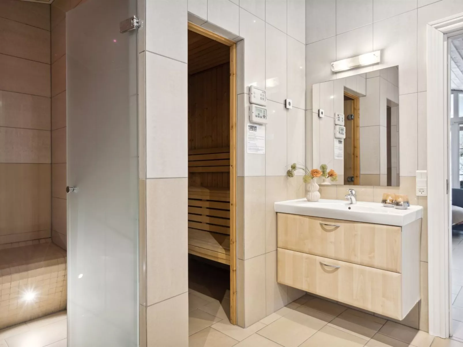 "Erene" - 850m from the sea-Binnen