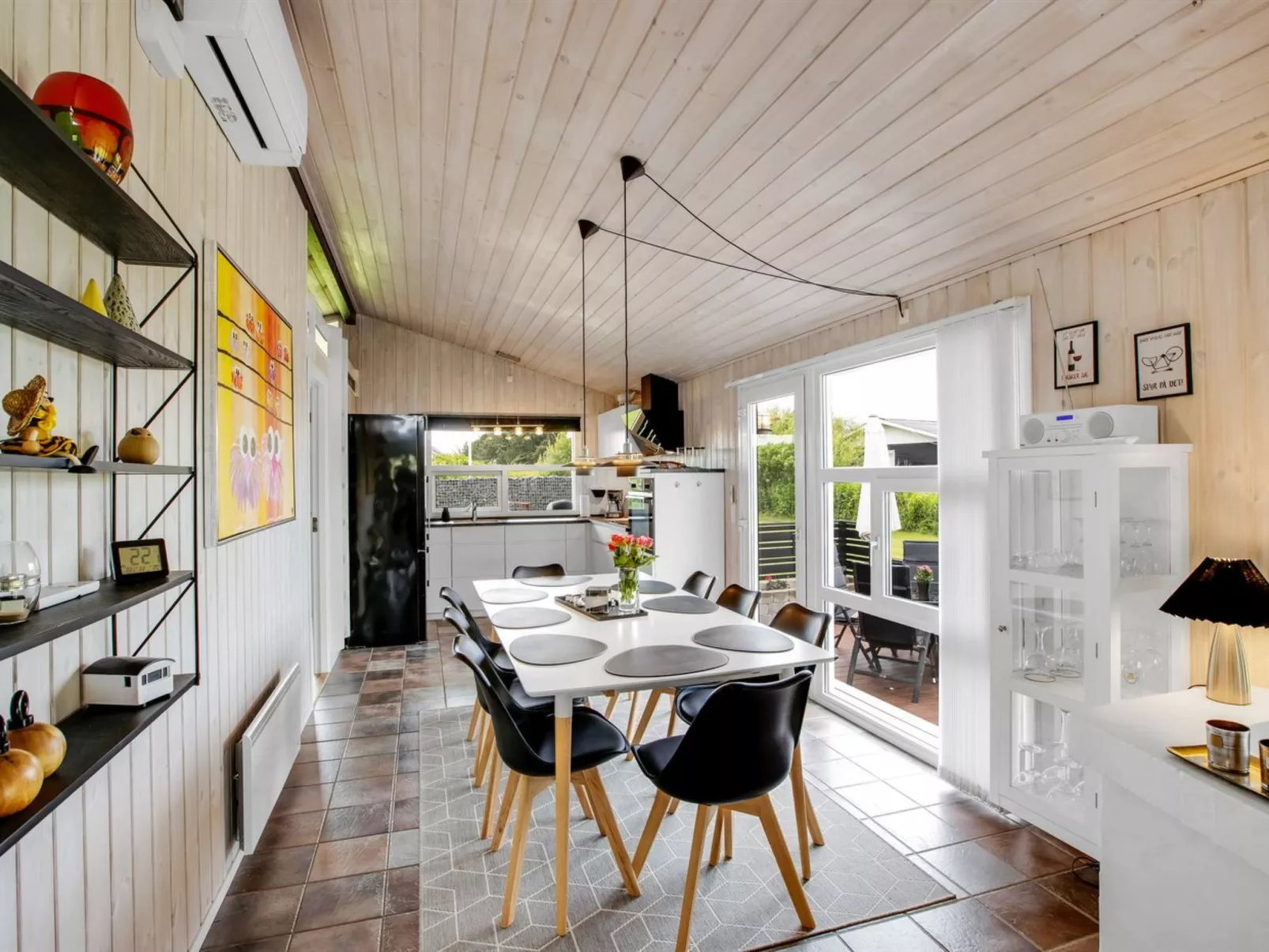 "Tinja" - 700m from the sea-Binnen