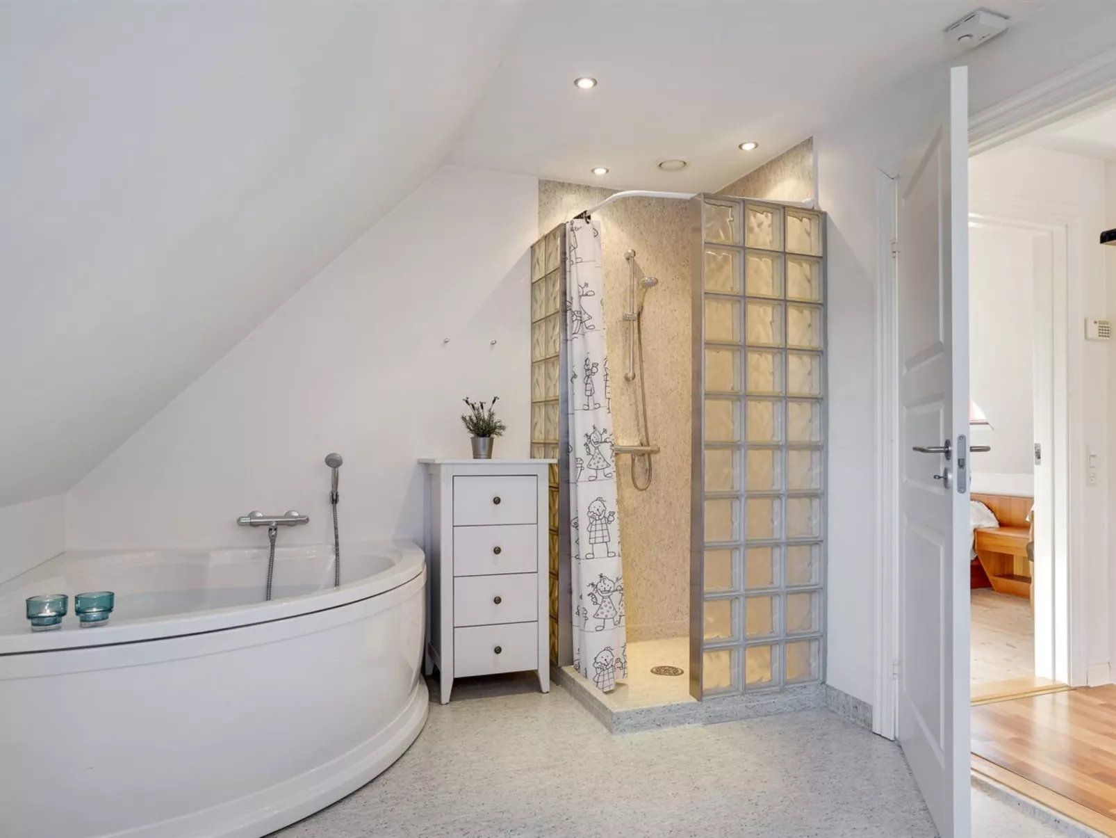 "Iarund" - 500m to the fjord-Binnen