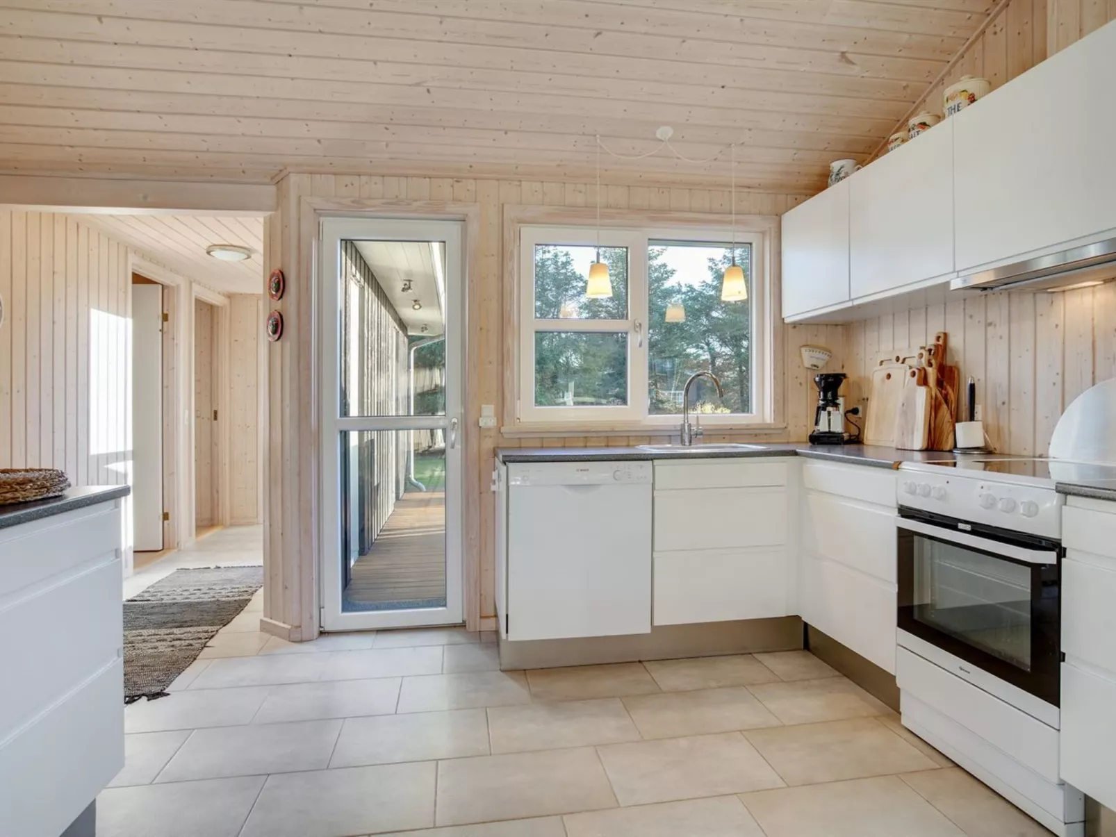 "Gun" - 450m from the sea-Binnen