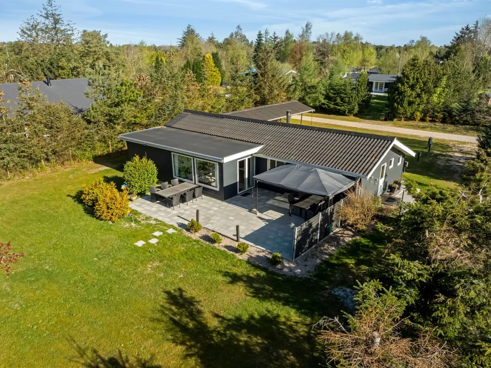 "Suvi" - 700m from the sea-Buiten