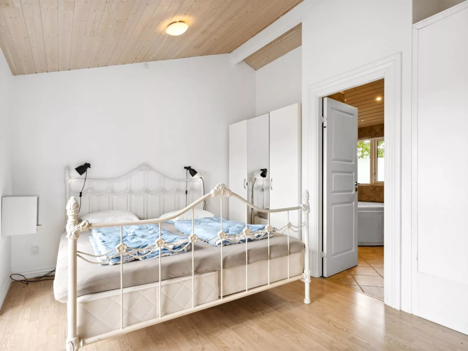 "Thjodulf" - 300m from the sea-Binnen