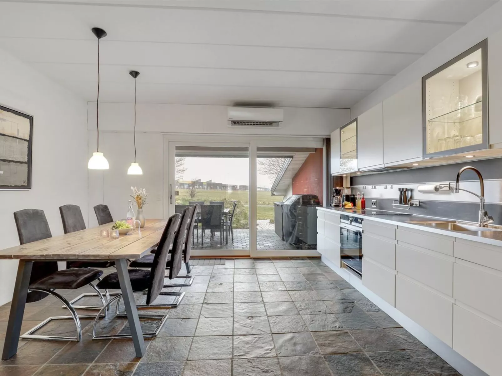 "Cornelia" - 6km from the sea-Binnen